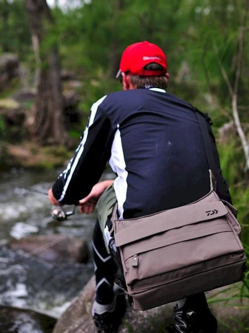 Tackle Bags Daiwa Trout Shoulder Bag - Image 3